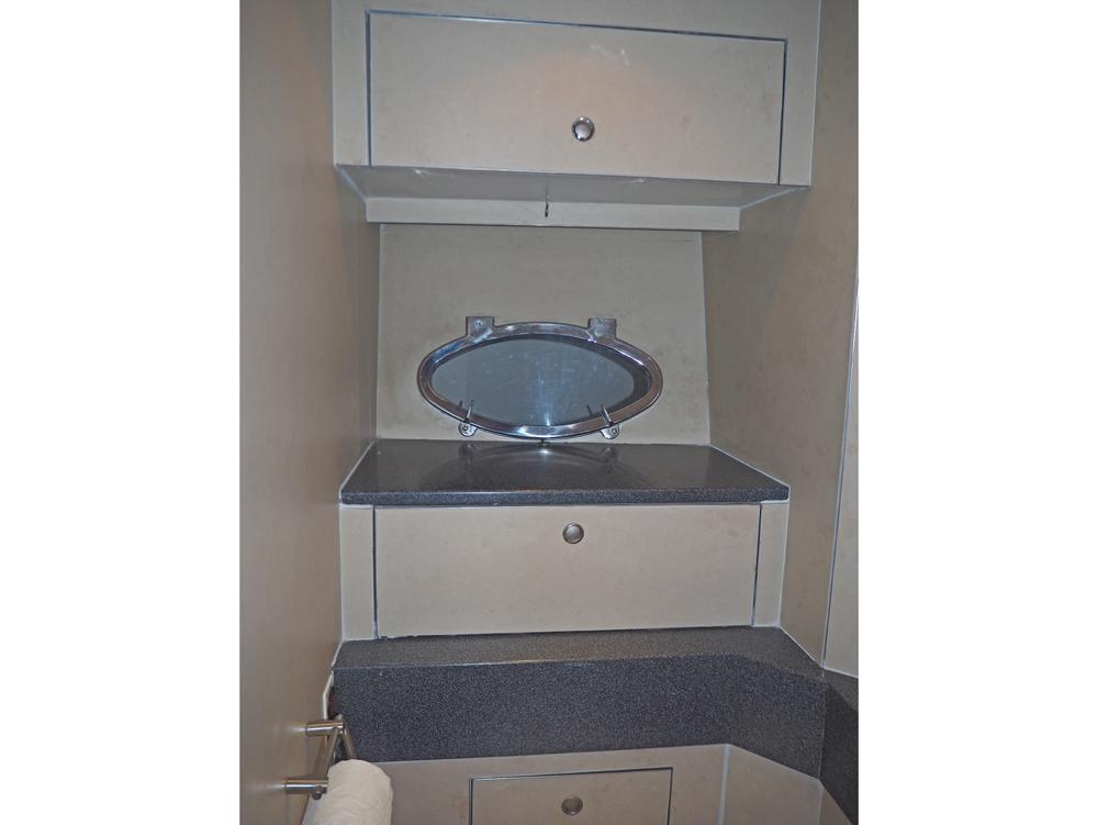 Cabin en avant, H&eacute;bergements